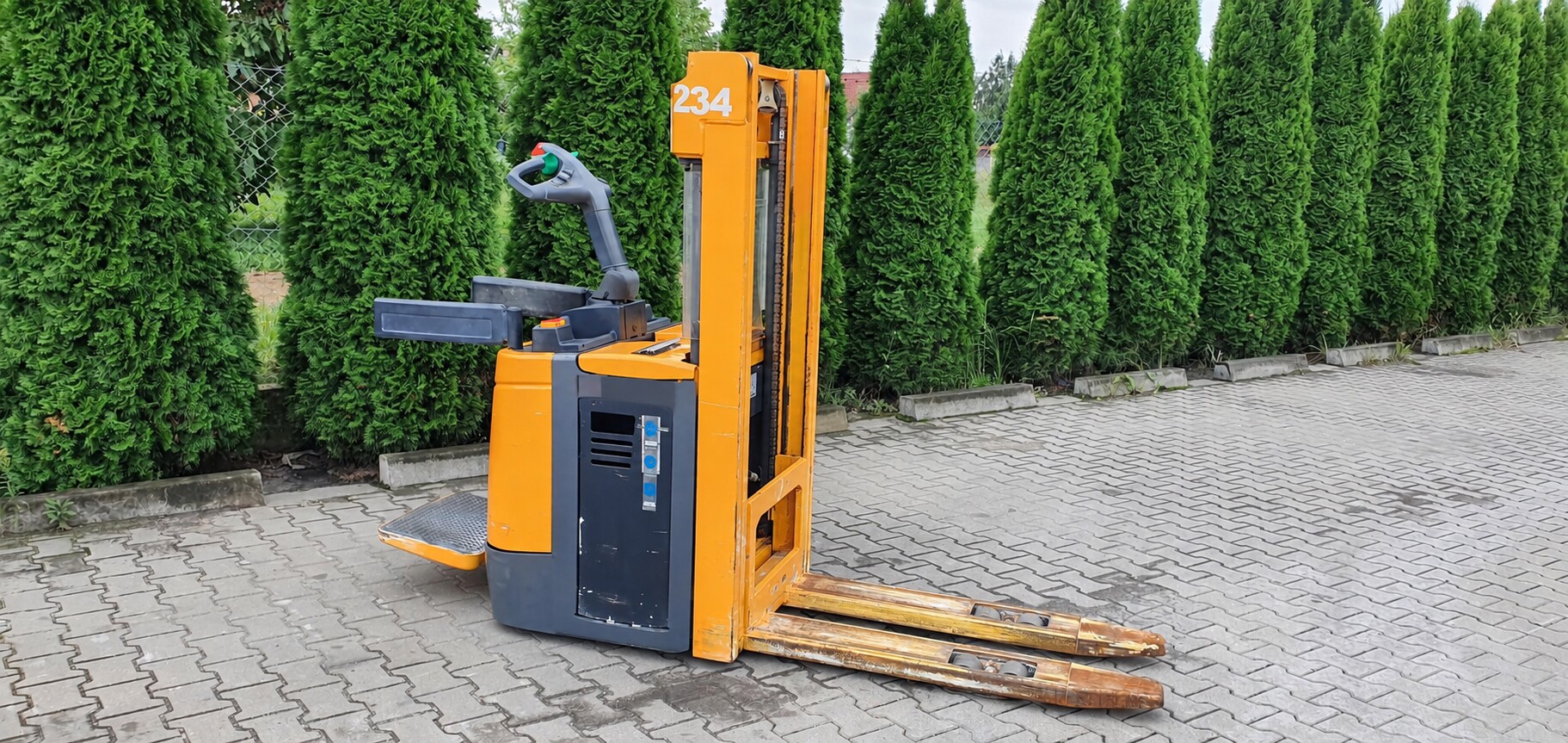 A4 Rider Pallet Stacker training equipment