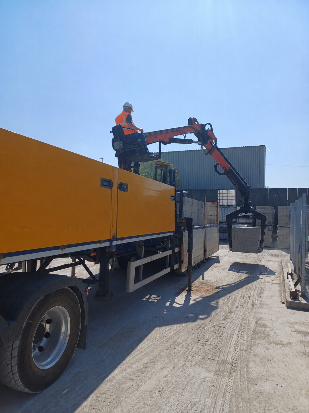ALLMI lorry loader practical training