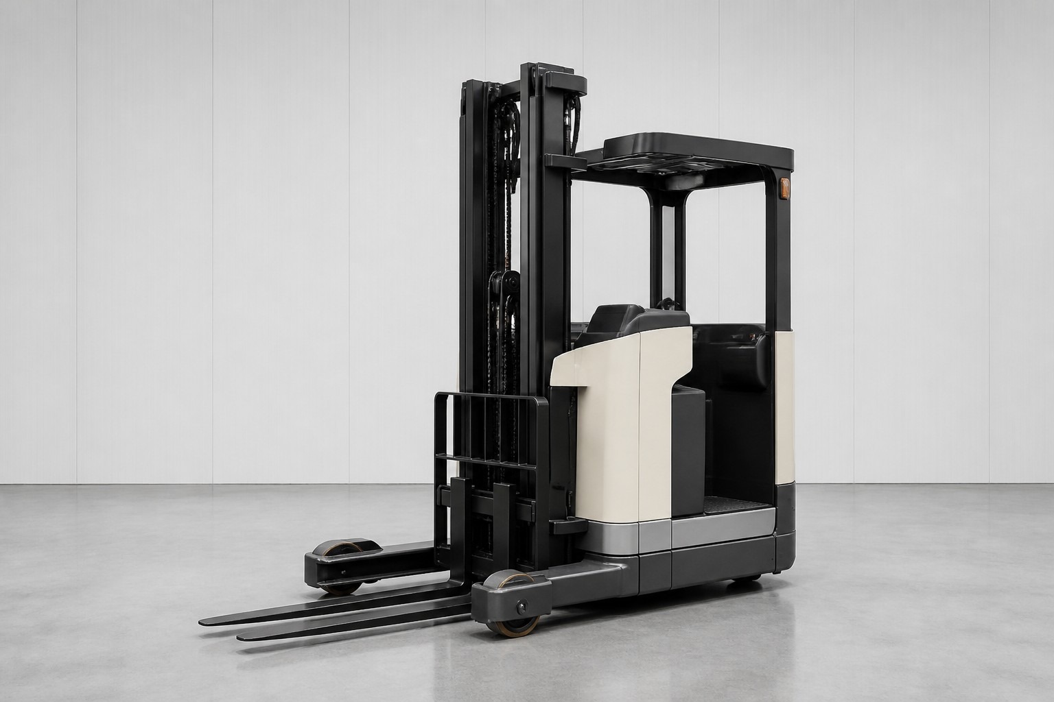 D3 stand-on reach truck operator training in a warehouse