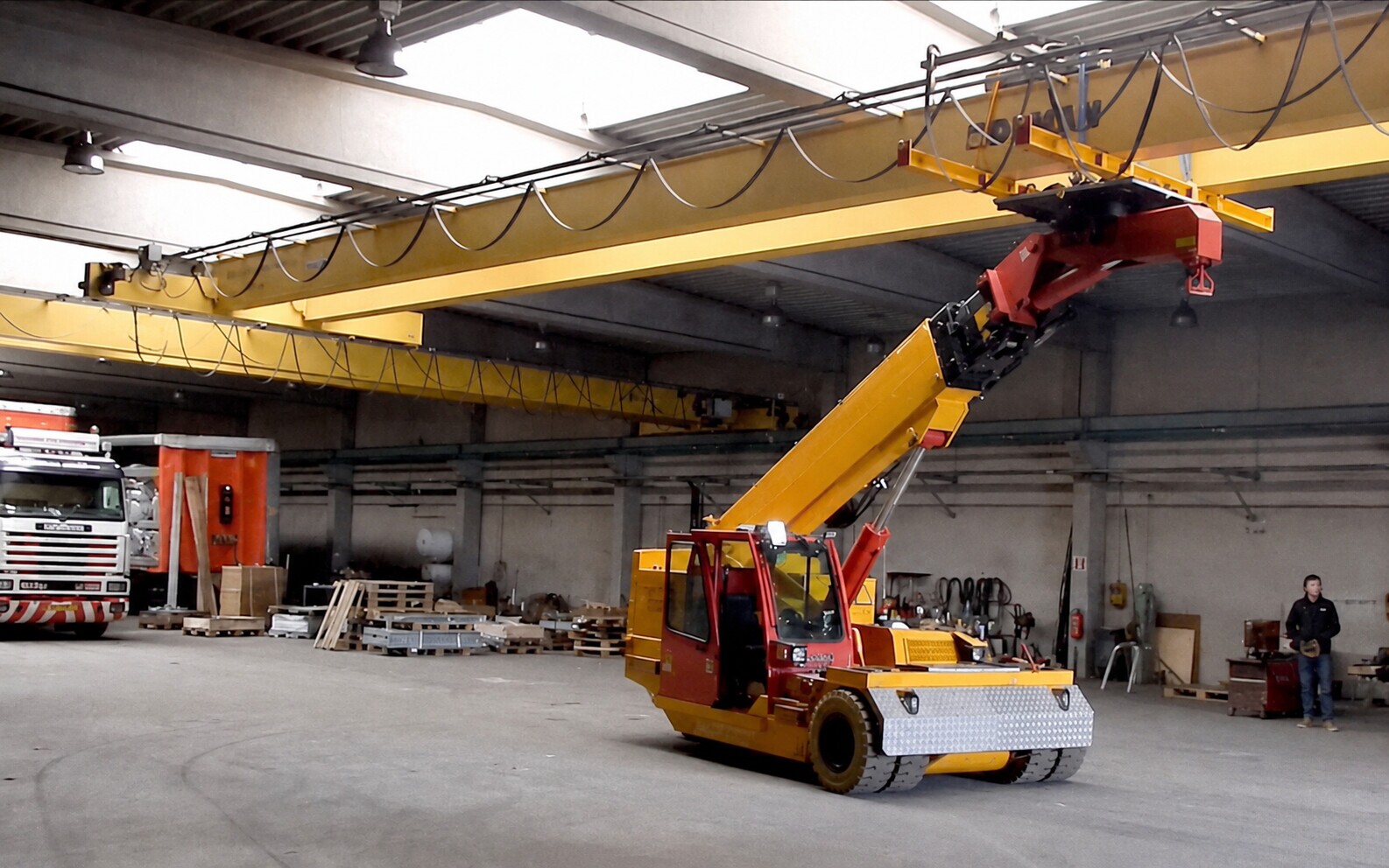 Overhead crane operator training UK Overhead crane operator training at a workplace