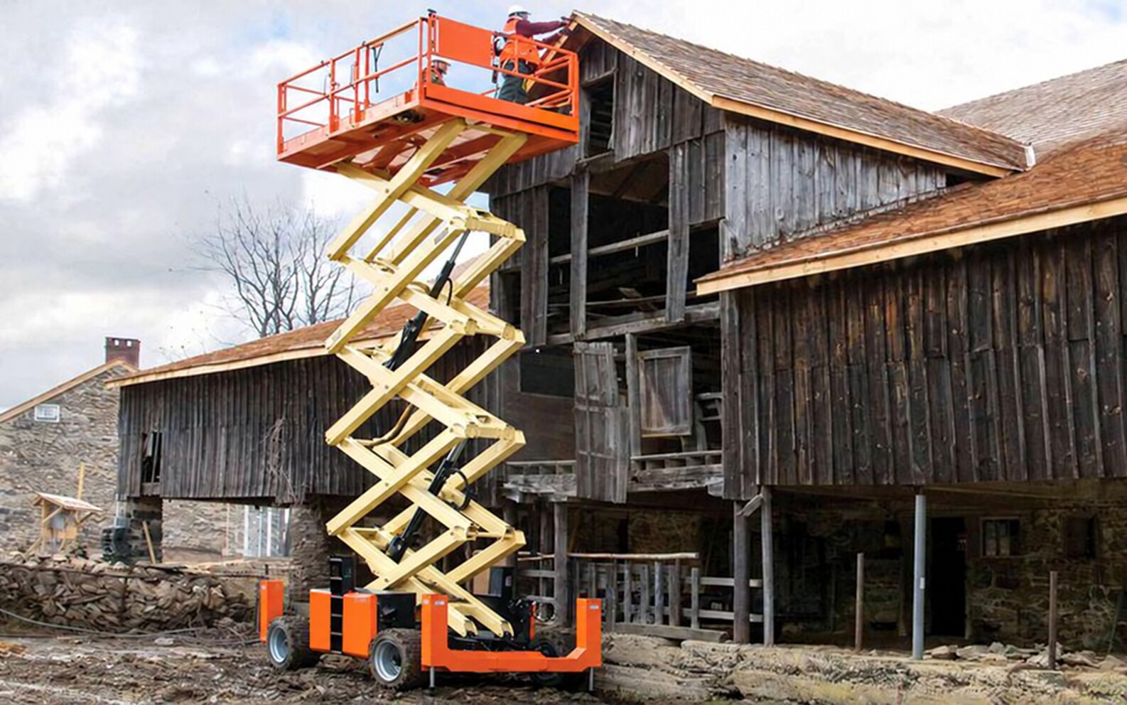 Scissor lift used for on-site MHE operator training